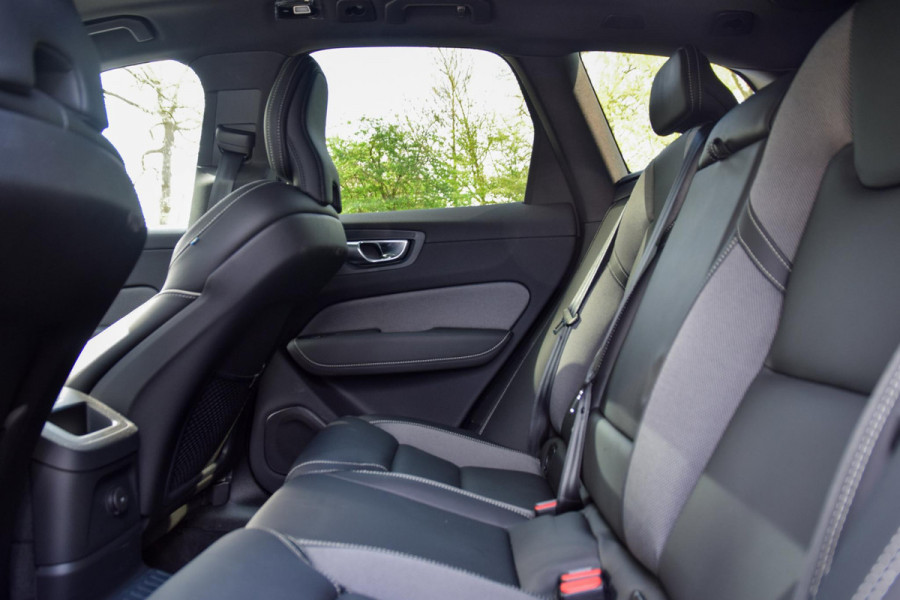 Volvo XC60 2.0 T6 Plug-in hybrid AWD Ultra Black Edition | Panorama | 360 Camera | Hud | Harman/Kardon