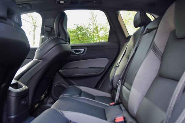 Volvo XC60 2.0 T6 Plug-in hybrid AWD Ultra Black Edition | Panorama | 360 Camera | Hud | Harman/Kardon