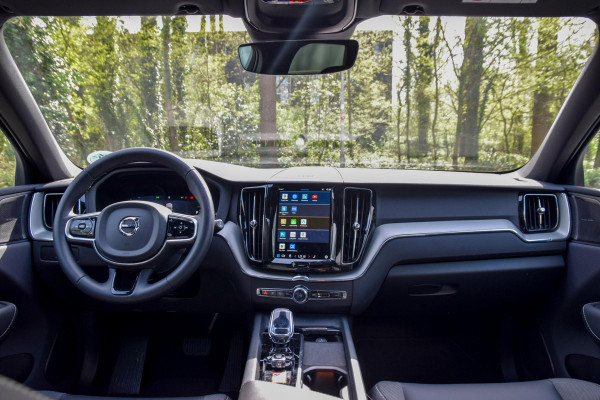 Volvo XC60 2.0 T6 Plug-in hybrid AWD Ultra Black Edition | Panorama | 360 Camera | Hud | Harman/Kardon