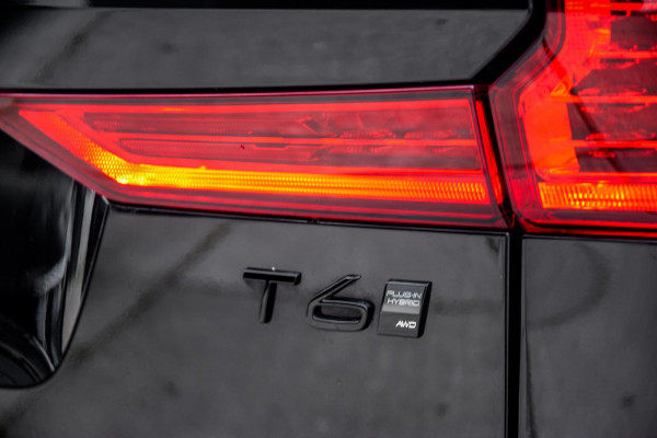 Volvo XC60 2.0 T6 Plug-in hybrid AWD Ultra Black Edition | Panorama | 360 Camera | Hud | Harman/Kardon