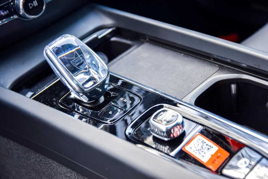 Volvo XC60 2.0 T6 Plug-in hybrid AWD Ultra Black Edition | Panorama | 360 Camera | Hud | Harman/Kardon