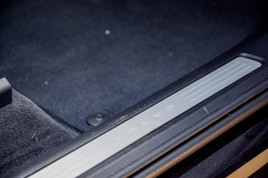 Volvo XC60 2.0 T6 Plug-in hybrid AWD Ultra Black Edition | Panorama | 360 Camera | Hud | Harman/Kardon