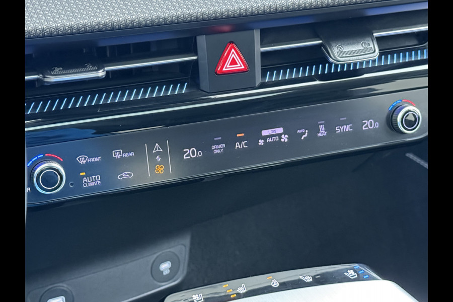 Kia Ev6 Plus Advanced 77.4 kWh Leer Schuif-kanteldak Camera Adap.Cruise Warmtepomp V2L Elektr.-Stoel-Massage+Ventilatie+Verwarmd+Memory  SOH 100% DAB Elek.Achterklep Lmv 20" Lane Assist Privacy Glas 1.600kg Trekvermogen! 1e Eigenaar Dealeronderhouden Origineel Nederlandse Auto Nieuwprijs €53.860,- snelladen tot 240 KW