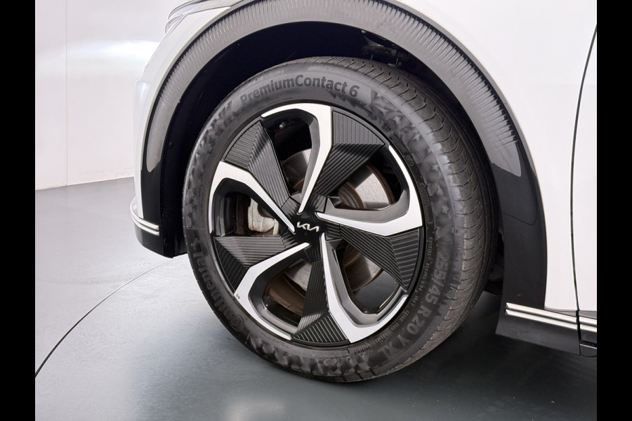 Kia Ev6 Plus Advanced 77.4 kWh Leer Schuif-kanteldak Camera Adap.Cruise Warmtepomp V2L Elektr.-Stoel-Massage+Ventilatie+Verwarmd+Memory  SOH 100% DAB Elek.Achterklep Lmv 20" Lane Assist Privacy Glas 1.600kg Trekvermogen! 1e Eigenaar Dealeronderhouden Origineel Nederlandse Auto Nieuwprijs €53.860,- snelladen tot 240 KW