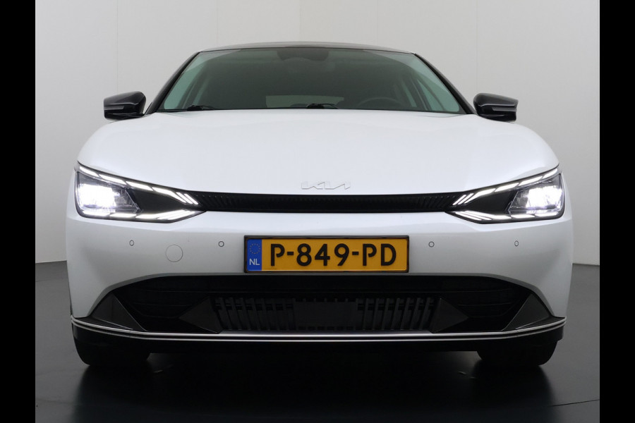 Kia Ev6 Plus Advanced 77.4 kWh Leer Schuif-kanteldak Camera Adap.Cruise Warmtepomp V2L Elektr.-Stoel-Massage+Ventilatie+Verwarmd+Memory  SOH 100% DAB Elek.Achterklep Lmv 20" Lane Assist Privacy Glas 1.600kg Trekvermogen! 1e Eigenaar Dealeronderhouden Origineel Nederlandse Auto Nieuwprijs €53.860,- snelladen tot 240 KW