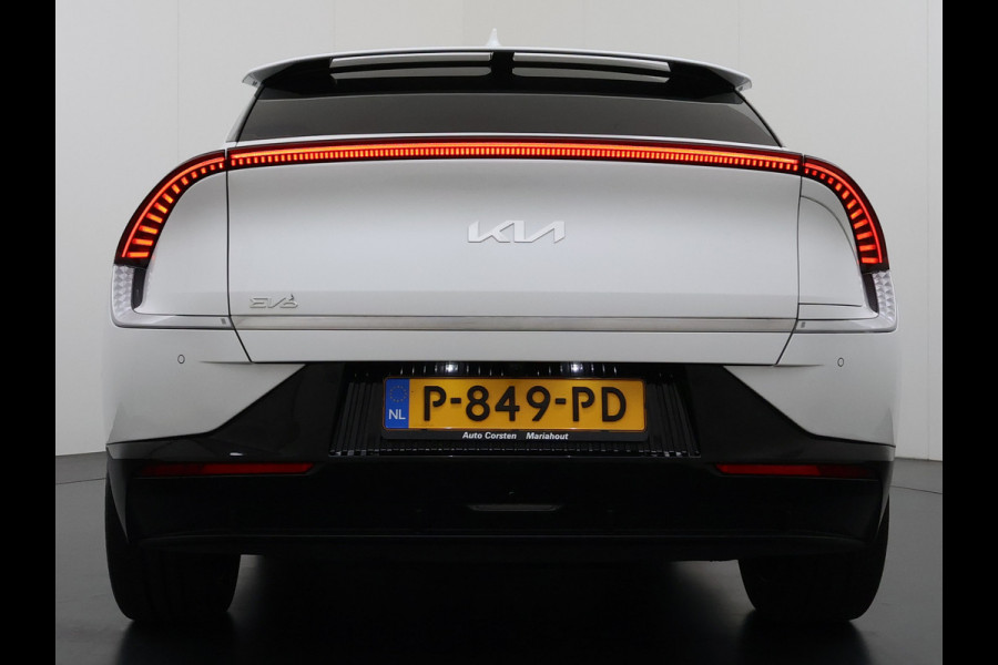 Kia Ev6 Plus Advanced 77.4 kWh Leer Schuif-kanteldak Camera Adap.Cruise Warmtepomp V2L Elektr.-Stoel-Massage+Ventilatie+Verwarmd+Memory  SOH 100% DAB Elek.Achterklep Lmv 20" Lane Assist Privacy Glas 1.600kg Trekvermogen! 1e Eigenaar Dealeronderhouden Origineel Nederlandse Auto Nieuwprijs €53.860,- snelladen tot 240 KW