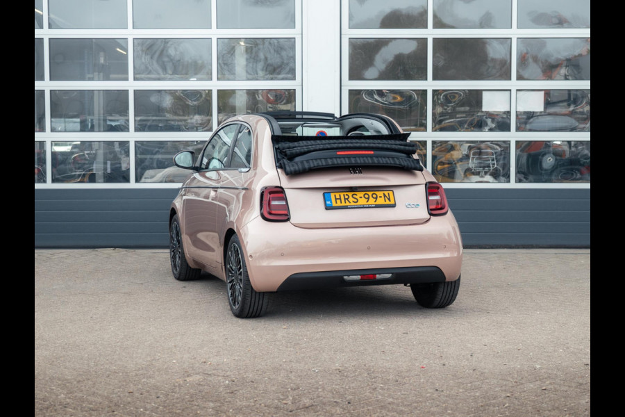 Fiat 500E Cabrio La Prima 42 kWh | 17% Bijtelling | Clima | Cruise | Leder | 17" | Priv Glass | Winter Pack | JBL Sound | BSM | Apple Carplay