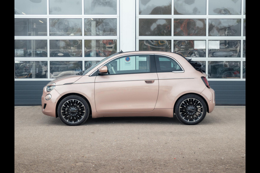 Fiat 500E Cabrio La Prima 42 kWh | 17% Bijtelling | Clima | Cruise | Leder | 17" | Priv Glass | Winter Pack | JBL Sound | BSM | Apple Carplay