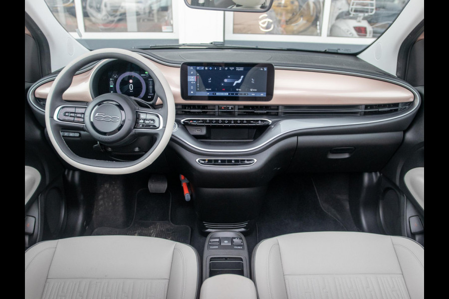 Fiat 500E Cabrio La Prima 42 kWh | 17% Bijtelling | Clima | Cruise | Leder | 17" | Priv Glass | Winter Pack | JBL Sound | BSM | Apple Carplay
