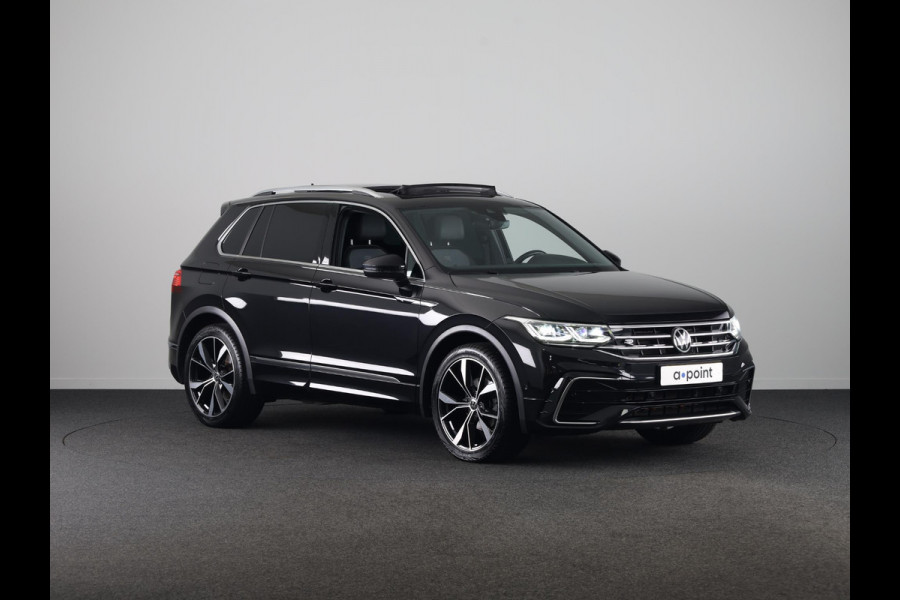 Volkswagen Tiguan 1.5 TSI R-Line Business 150 pk Automaat (DSG) | Verlengde garantie | Navigatie | Panoramadak | Trekhaak (wegklapbaar) | Parkeersensoren (Park assist) | Achteruitrijcamera | Stoelverwarming | R-Line |