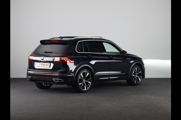 Volkswagen Tiguan 1.5 TSI R-Line Business 150 pk Automaat (DSG) | Verlengde garantie | Navigatie | Panoramadak | Trekhaak (wegklapbaar) | Parkeersensoren (Park assist) | Achteruitrijcamera | Stoelverwarming | R-Line |