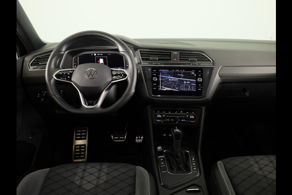 Volkswagen Tiguan 1.5 TSI R-Line Business 150 pk Automaat (DSG) | Verlengde garantie | Navigatie | Panoramadak | Trekhaak (wegklapbaar) | Parkeersensoren (Park assist) | Achteruitrijcamera | Stoelverwarming | R-Line |