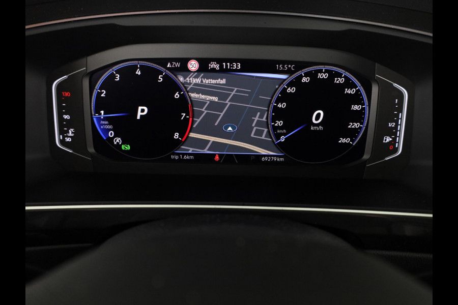 Volkswagen Tiguan 1.5 TSI R-Line Business 150 pk Automaat (DSG) | Verlengde garantie | Navigatie | Panoramadak | Trekhaak (wegklapbaar) | Parkeersensoren (Park assist) | Achteruitrijcamera | Stoelverwarming | R-Line |