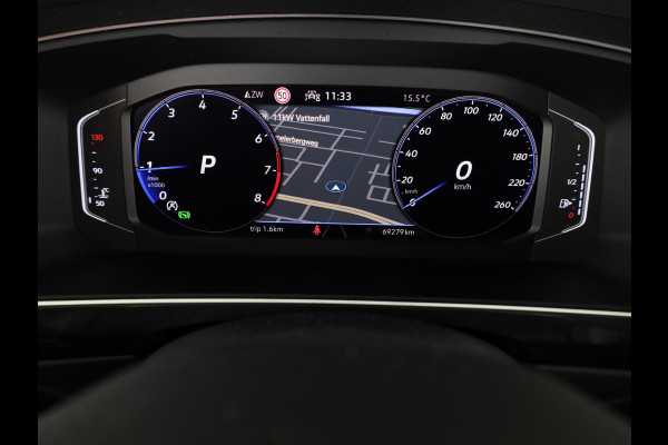 Volkswagen Tiguan 1.5 TSI R-Line Business 150 pk Automaat (DSG) | Verlengde garantie | Navigatie | Panoramadak | Trekhaak (wegklapbaar) | Parkeersensoren (Park assist) | Achteruitrijcamera | Stoelverwarming | R-Line |