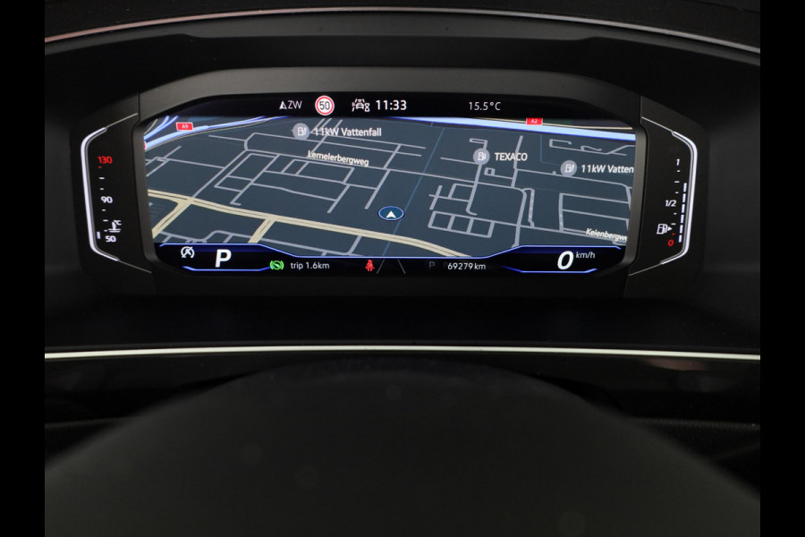 Volkswagen Tiguan 1.5 TSI R-Line Business 150 pk Automaat (DSG) | Verlengde garantie | Navigatie | Panoramadak | Trekhaak (wegklapbaar) | Parkeersensoren (Park assist) | Achteruitrijcamera | Stoelverwarming | R-Line |