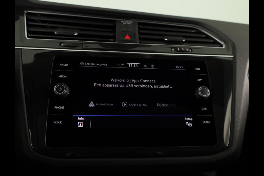 Volkswagen Tiguan 1.5 TSI R-Line Business 150 pk Automaat (DSG) | Verlengde garantie | Navigatie | Panoramadak | Trekhaak (wegklapbaar) | Parkeersensoren (Park assist) | Achteruitrijcamera | Stoelverwarming | R-Line |