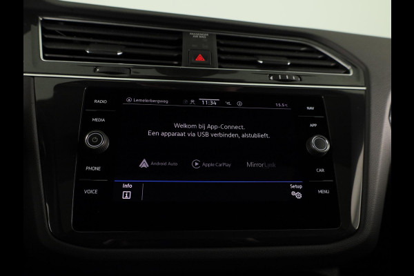 Volkswagen Tiguan 1.5 TSI R-Line Business 150 pk Automaat (DSG) | Verlengde garantie | Navigatie | Panoramadak | Trekhaak (wegklapbaar) | Parkeersensoren (Park assist) | Achteruitrijcamera | Stoelverwarming | R-Line |