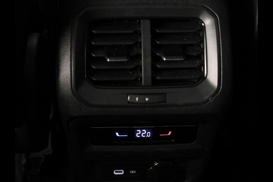 Volkswagen Tiguan 1.5 TSI R-Line Business 150 pk Automaat (DSG) | Verlengde garantie | Navigatie | Panoramadak | Trekhaak (wegklapbaar) | Parkeersensoren (Park assist) | Achteruitrijcamera | Stoelverwarming | R-Line |