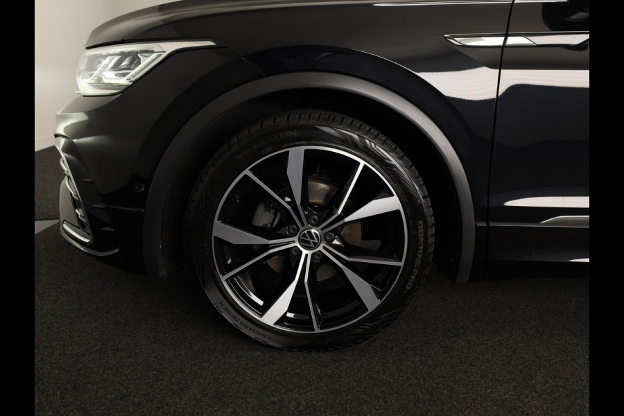 Volkswagen Tiguan 1.5 TSI R-Line Business 150 pk Automaat (DSG) | Verlengde garantie | Navigatie | Panoramadak | Trekhaak (wegklapbaar) | Parkeersensoren (Park assist) | Achteruitrijcamera | Stoelverwarming | R-Line |