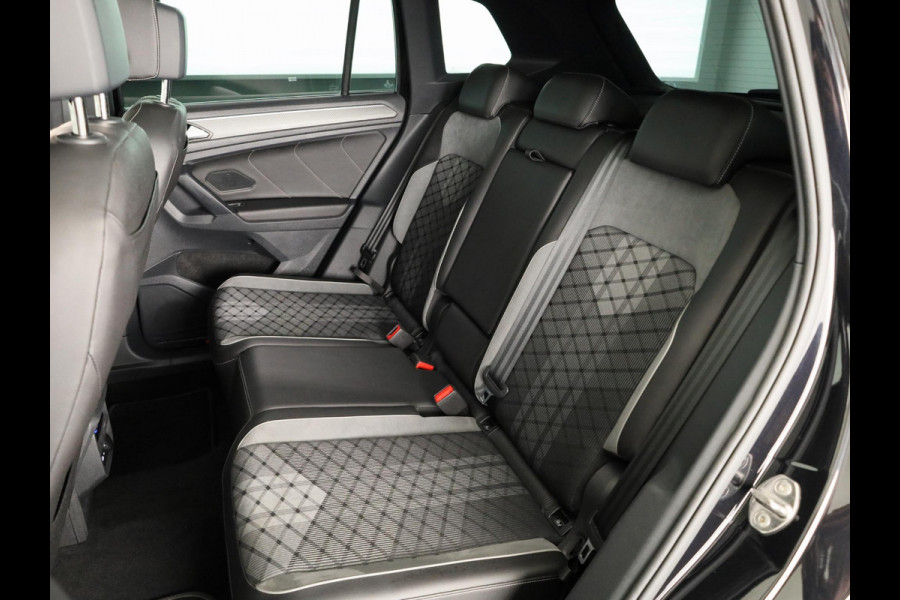 Volkswagen Tiguan 1.5 TSI R-Line Business 150 pk Automaat (DSG) | Verlengde garantie | Navigatie | Panoramadak | Trekhaak (wegklapbaar) | Parkeersensoren (Park assist) | Achteruitrijcamera | Stoelverwarming | R-Line |