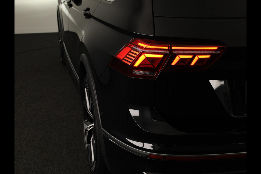 Volkswagen Tiguan 1.5 TSI R-Line Business 150 pk Automaat (DSG) | Verlengde garantie | Navigatie | Panoramadak | Trekhaak (wegklapbaar) | Parkeersensoren (Park assist) | Achteruitrijcamera | Stoelverwarming | R-Line |