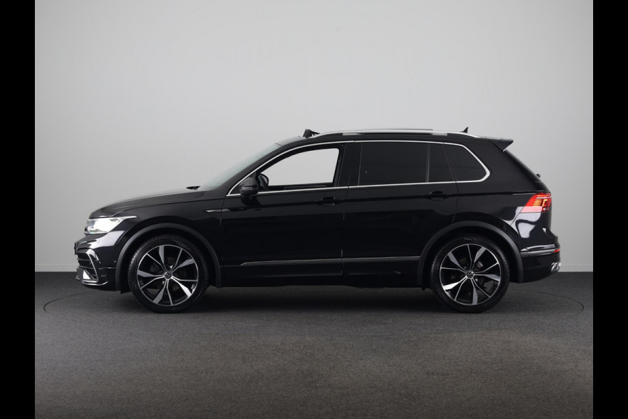Volkswagen Tiguan 1.5 TSI R-Line Business 150 pk Automaat (DSG) | Verlengde garantie | Navigatie | Panoramadak | Trekhaak (wegklapbaar) | Parkeersensoren (Park assist) | Achteruitrijcamera | Stoelverwarming | R-Line |