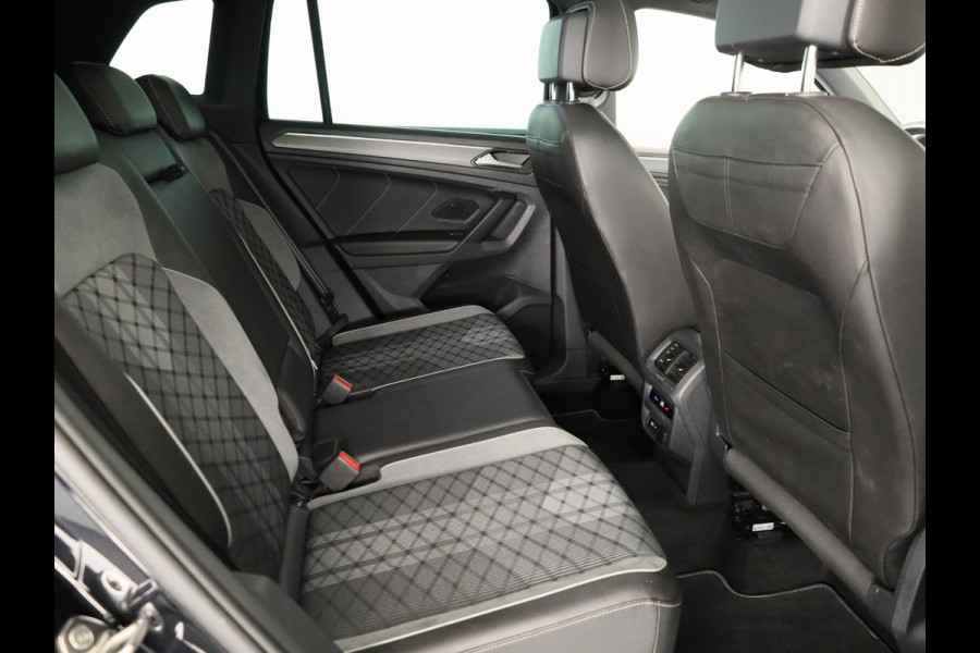 Volkswagen Tiguan 1.5 TSI R-Line Business 150 pk Automaat (DSG) | Verlengde garantie | Navigatie | Panoramadak | Trekhaak (wegklapbaar) | Parkeersensoren (Park assist) | Achteruitrijcamera | Stoelverwarming | R-Line |