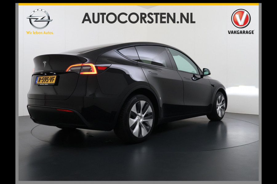 Tesla Model Y 300pk Warmtepomp LFP-Accu Leer Lmv Camera's Panoramadak Adap.Cruise Navi Ecc SOH 92% RWD Autopilot Stoel+Stuur+Achterbank Verwarming Elek.Achterklep Dodehoek detector Draadloze telefoonlader 1e Eigenaar Fabrieksgarantie op Motor en Accu tot 13-12-2030/160.000km 1.600KG-Trekvermogen