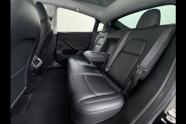 Tesla Model Y 300pk Warmtepomp LFP-Accu Leer Lmv Camera's Panoramadak Adap.Cruise Navi Ecc SOH 92% RWD Autopilot Stoel+Stuur+Achterbank Verwarming Elek.Achterklep Dodehoek detector Draadloze telefoonlader 1e Eigenaar Fabrieksgarantie op Motor en Accu tot 13-12-2030/160.000km 1.600KG-Trekvermogen