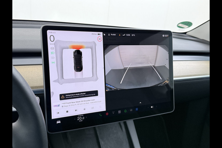 Tesla Model Y 300pk Warmtepomp LFP-Accu Leer Lmv Camera's Panoramadak Adap.Cruise Navi Ecc SOH 92% RWD Autopilot Stoel+Stuur+Achterbank Verwarming Elek.Achterklep Dodehoek detector Draadloze telefoonlader 1e Eigenaar Fabrieksgarantie op Motor en Accu tot 13-12-2030/160.000km 1.600KG-Trekvermogen