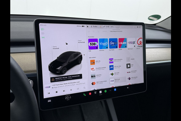 Tesla Model Y 300pk Warmtepomp LFP-Accu Leer Lmv Camera's Panoramadak Adap.Cruise Navi Ecc SOH 92% RWD Autopilot Stoel+Stuur+Achterbank Verwarming Elek.Achterklep Dodehoek detector Draadloze telefoonlader 1e Eigenaar Fabrieksgarantie op Motor en Accu tot 13-12-2030/160.000km 1.600KG-Trekvermogen