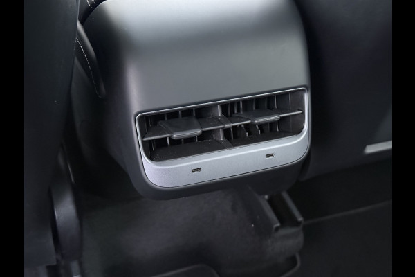 Tesla Model Y 300pk Warmtepomp LFP-Accu Leer Lmv Camera's Panoramadak Adap.Cruise Navi Ecc SOH 92% RWD Autopilot Stoel+Stuur+Achterbank Verwarming Elek.Achterklep Dodehoek detector Draadloze telefoonlader 1e Eigenaar Fabrieksgarantie op Motor en Accu tot 13-12-2030/160.000km 1.600KG-Trekvermogen