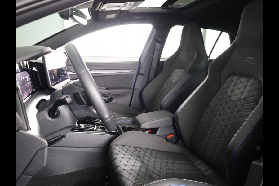 Volkswagen Golf 1.5 eTSI R-Line Edition 150 pk Automaat (DSG) | Verlengde garantie | Navigatie via App | Panoramadak | Parkeersensoren | Achteruitrijcamera | Stoelverwarming |