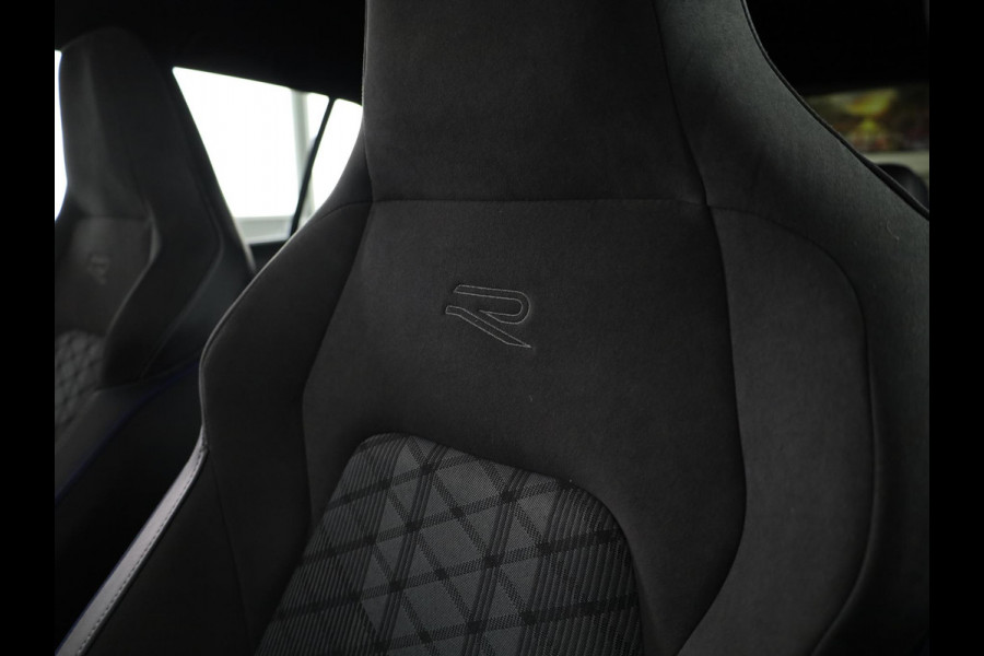 Volkswagen Golf 1.5 eTSI R-Line Edition 150 pk Automaat (DSG) | Verlengde garantie | Navigatie via App | Panoramadak | Parkeersensoren | Achteruitrijcamera | Stoelverwarming |