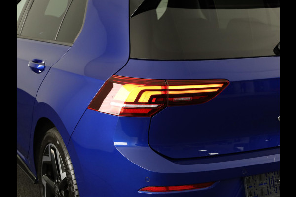 Volkswagen Golf 1.5 eTSI R-Line Edition 150 pk Automaat (DSG) | Verlengde garantie | Navigatie via App | Panoramadak | Parkeersensoren | Achteruitrijcamera | Stoelverwarming |