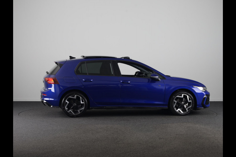Volkswagen Golf 1.5 eTSI R-Line Edition 150 pk Automaat (DSG) | Verlengde garantie | Navigatie via App | Panoramadak | Parkeersensoren | Achteruitrijcamera | Stoelverwarming |