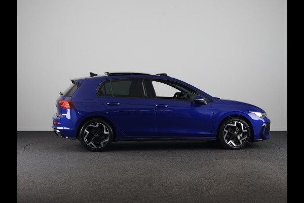 Volkswagen Golf 1.5 eTSI R-Line Edition 150 pk Automaat (DSG) | Verlengde garantie | Navigatie via App | Panoramadak | Parkeersensoren | Achteruitrijcamera | Stoelverwarming |