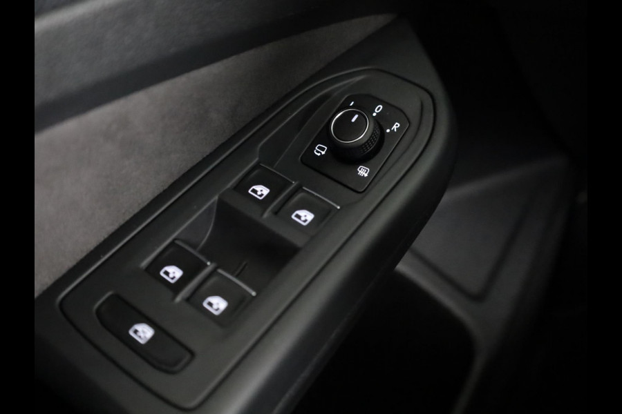 Volkswagen Golf 1.5 eTSI R-Line Edition 150 pk Automaat (DSG) | Verlengde garantie | Navigatie via App | Panoramadak | Parkeersensoren | Achteruitrijcamera | Stoelverwarming |