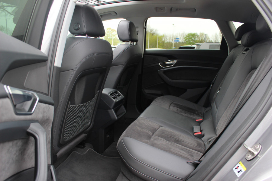 Audi e-tron 50 quattro Business edition Plus 71 kWh / SoH 92,9% / Panoramadak / Camera / Luchtvering / Intr.voorverwarming / Leder&Alcantara / 20'' / Navigatie / DAB / Stoelverwarming / ACC
