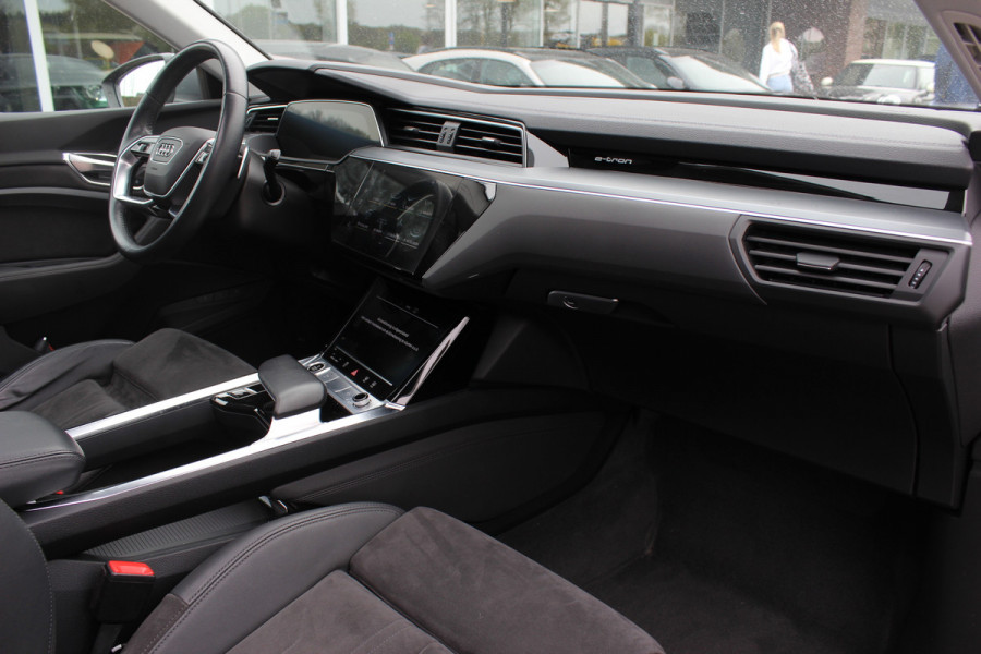 Audi e-tron 50 quattro Business edition Plus 71 kWh / SoH 92,9% / Panoramadak / Camera / Luchtvering / Intr.voorverwarming / Leder&Alcantara / 20'' / Navigatie / DAB / Stoelverwarming / ACC