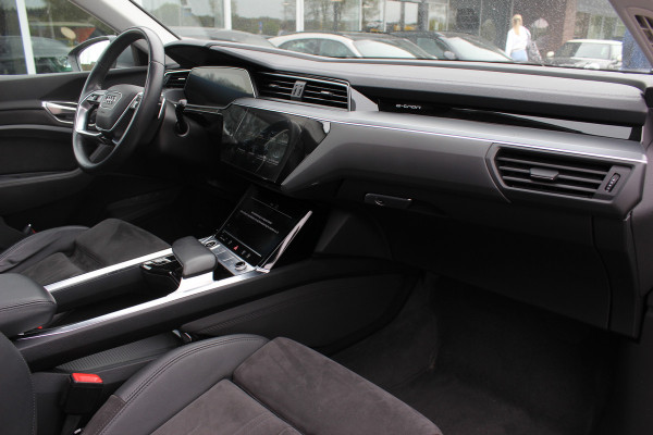 Audi e-tron 50 quattro Business edition Plus 71 kWh / SoH 92,9% / Panoramadak / Camera / Luchtvering / Intr.voorverwarming / Leder&Alcantara / 20'' / Navigatie / DAB / Stoelverwarming / ACC