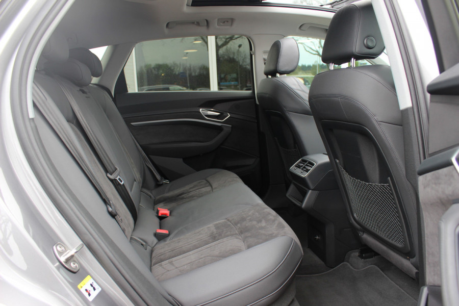 Audi e-tron 50 quattro Business edition Plus 71 kWh / SoH 92,9% / Panoramadak / Camera / Luchtvering / Intr.voorverwarming / Leder&Alcantara / 20'' / Navigatie / DAB / Stoelverwarming / ACC