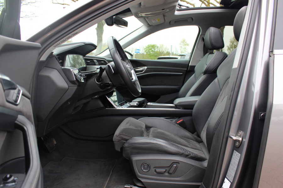 Audi e-tron 50 quattro Business edition Plus 71 kWh / SoH 92,9% / Panoramadak / Camera / Luchtvering / Intr.voorverwarming / Leder&Alcantara / 20'' / Navigatie / DAB / Stoelverwarming / ACC