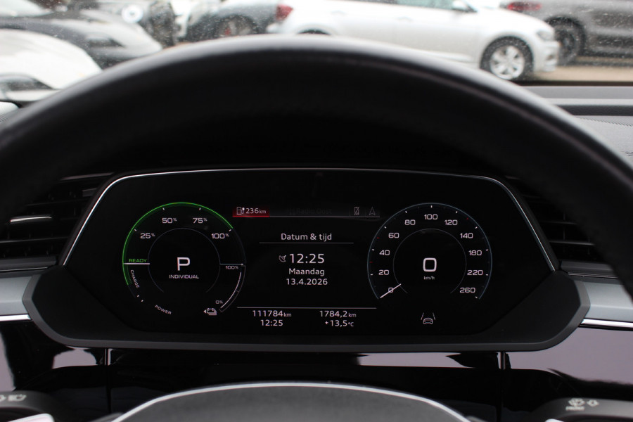 Audi e-tron 50 quattro Business edition Plus 71 kWh / SoH 92,9% / Panoramadak / Camera / Luchtvering / Intr.voorverwarming / Leder&Alcantara / 20'' / Navigatie / DAB / Stoelverwarming / ACC