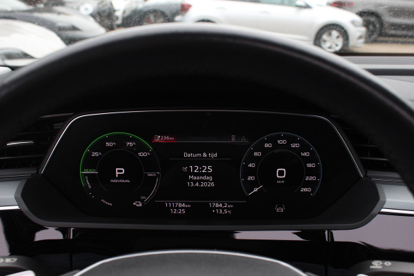 Audi e-tron 50 quattro Business edition Plus 71 kWh / SoH 92,9% / Panoramadak / Camera / Luchtvering / Intr.voorverwarming / Leder&Alcantara / 20'' / Navigatie / DAB / Stoelverwarming / ACC