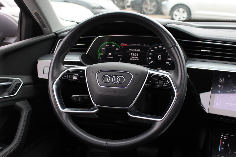 Audi e-tron 50 quattro Business edition Plus 71 kWh / SoH 92,9% / Panoramadak / Camera / Luchtvering / Intr.voorverwarming / Leder&Alcantara / 20'' / Navigatie / DAB / Stoelverwarming / ACC