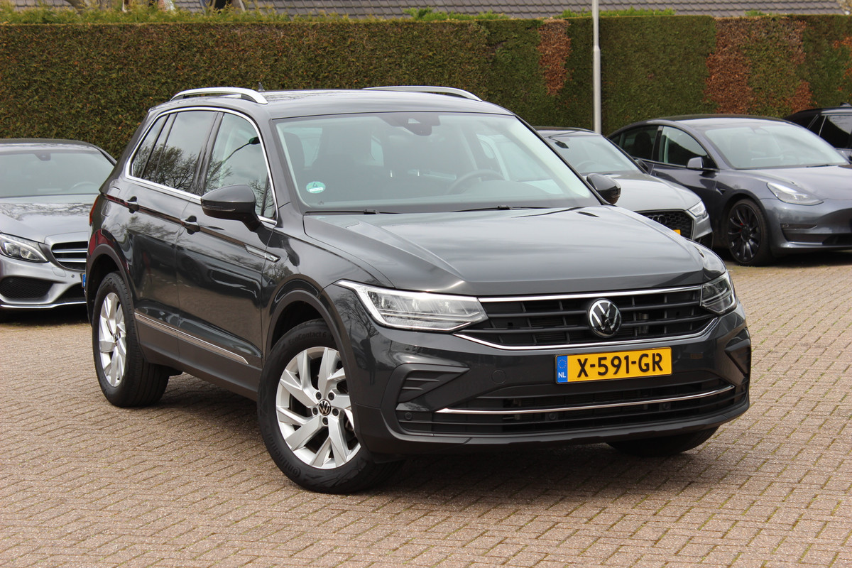 Volkswagen Tiguan 1.5 TSI Elegance / 17.578 km! / Trekhaak / Camera / Carplay / 18'' / Keyless / Stoel+Stuurverwarming / DAB / ACC