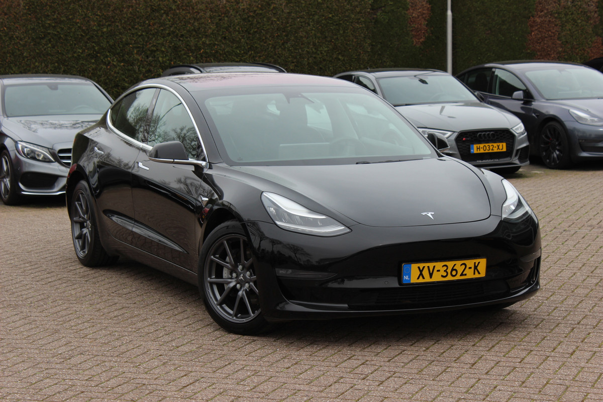 Tesla Model 3 Long Range AWD 75 kWh / SoH 88,2% / Autopilot / Panoramadak / Camera / Premium Audio / 18'' / Leder / Navigatie / ACC