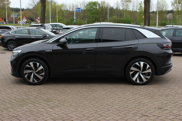 Volkswagen ID.4 First 77 kWh / SoH 89,2% / Trekhaak / Camera / Apple CarPlay / DAB / 20'' / LED / Alcantara / Stoelverwarming / ACC