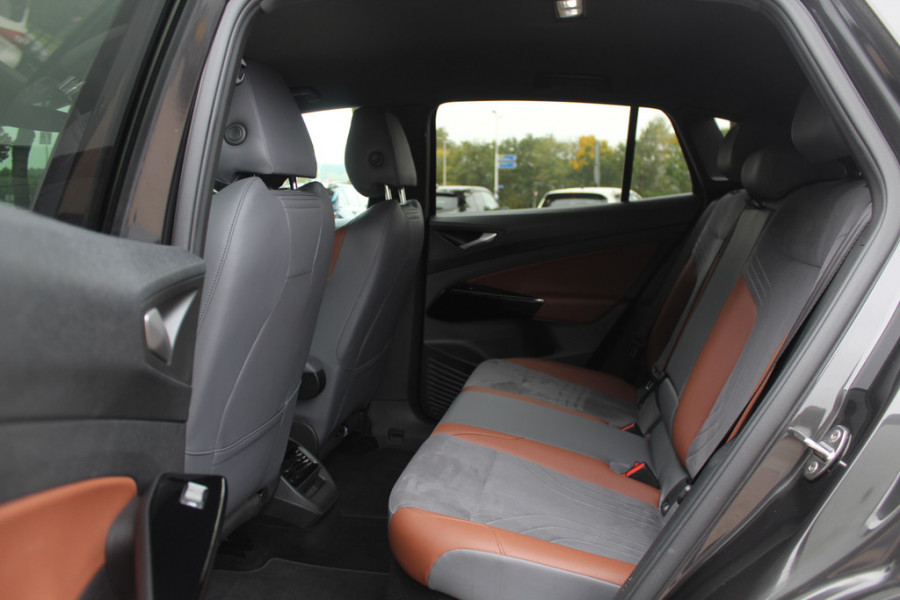Volkswagen ID.4 First 77 kWh / SoH 89,2% / Trekhaak / Camera / Apple CarPlay / DAB / 20'' / LED / Alcantara / Stoelverwarming / ACC